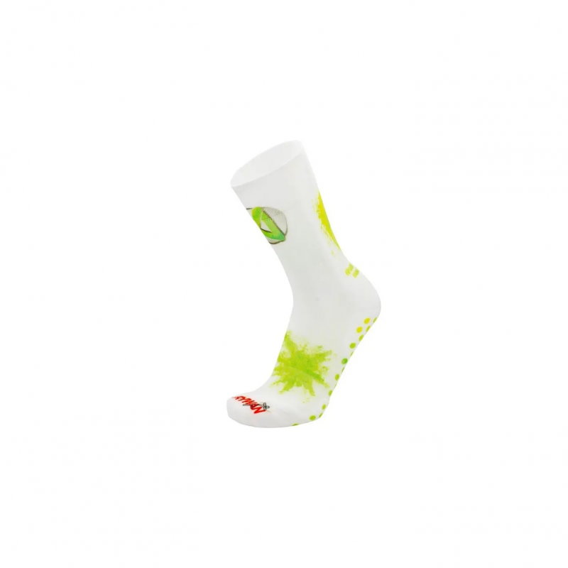 Ein Paar Socken mit Berggeist Rywan No Limit Graphik