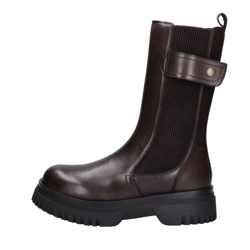 Emanuelle Vee Braune Stiefel