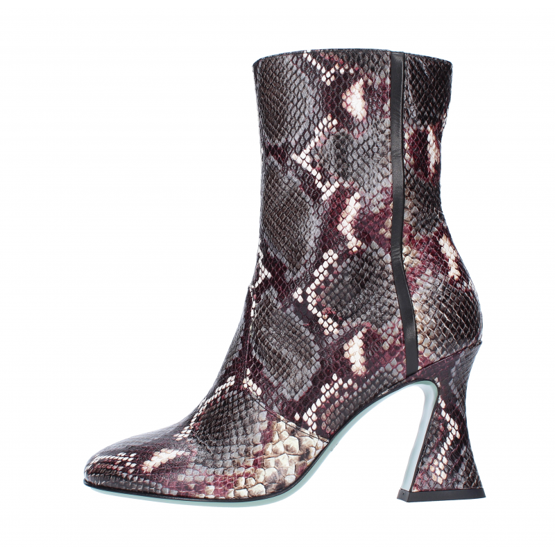 Paola D'Arcano Burgundische Stiefel