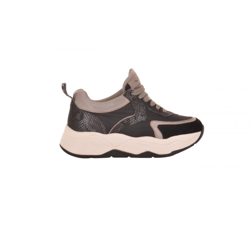 Voile Blanche Schwarze Sneaker