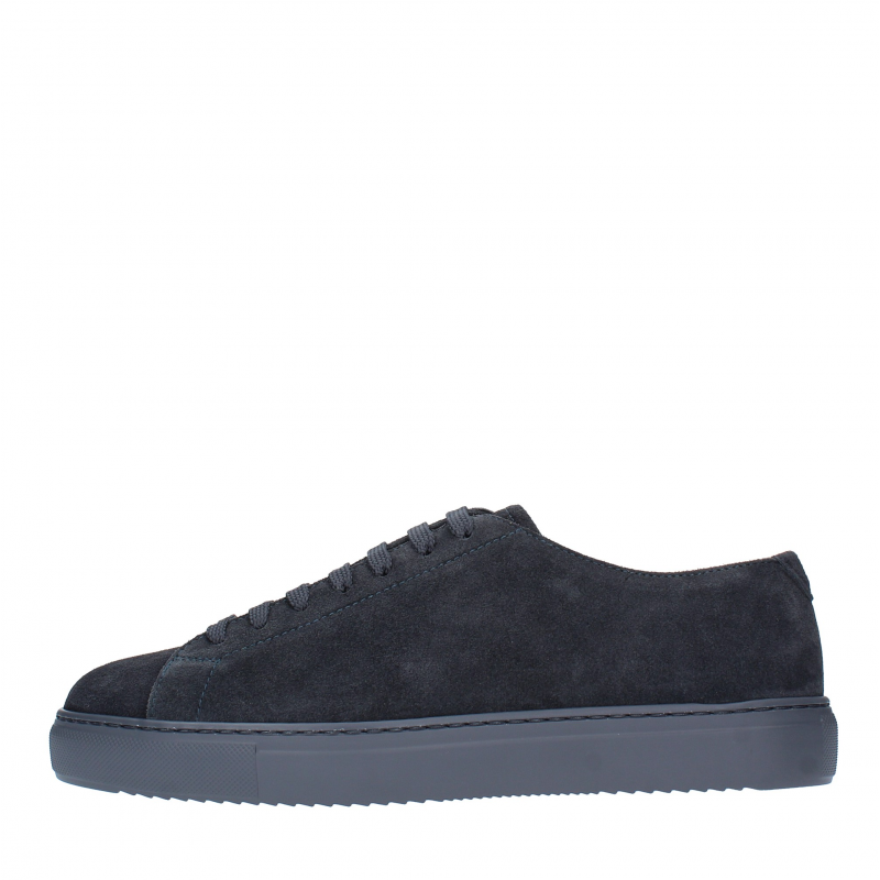 Doucals blaue Turnschuhe