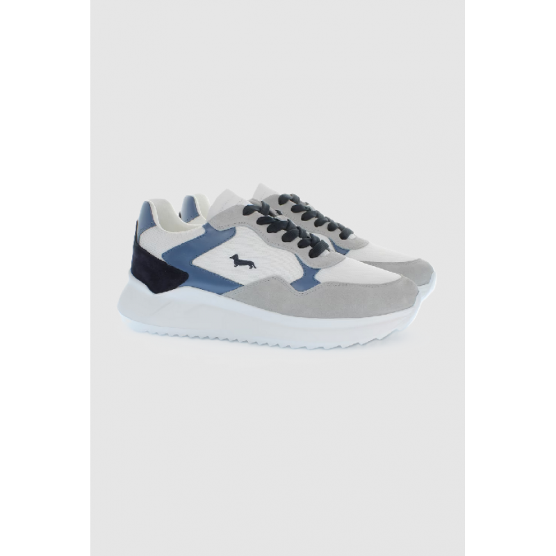 grau-weiBe Wildlederschuhe