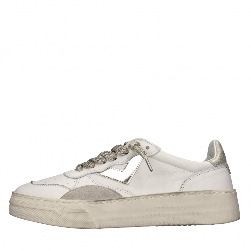 4b12 WeiBe Sneaker