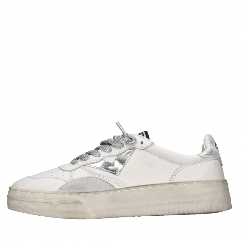 4b12 WeiBe Sneaker