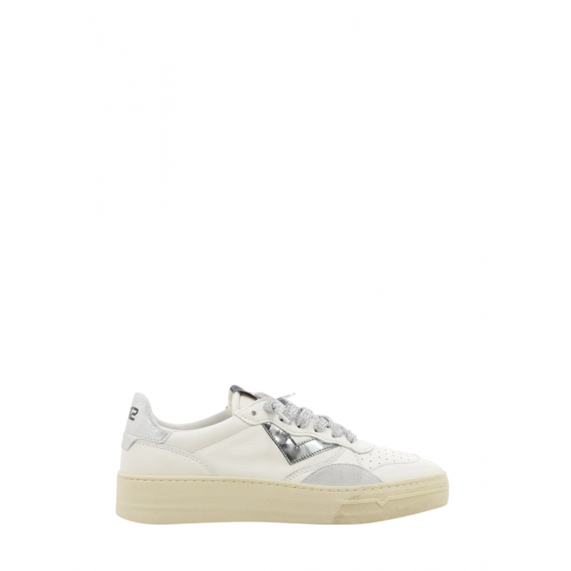 4b12 WeiBe Sneaker