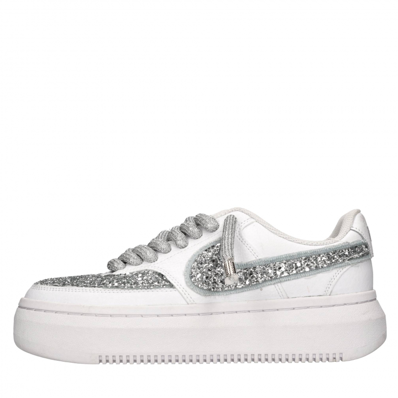 Nike Seddys WeiBe Sneaker