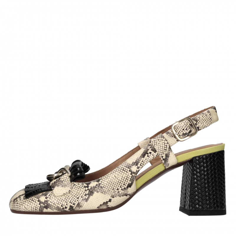 Chie Mihara Niedrige Schuhe Beige