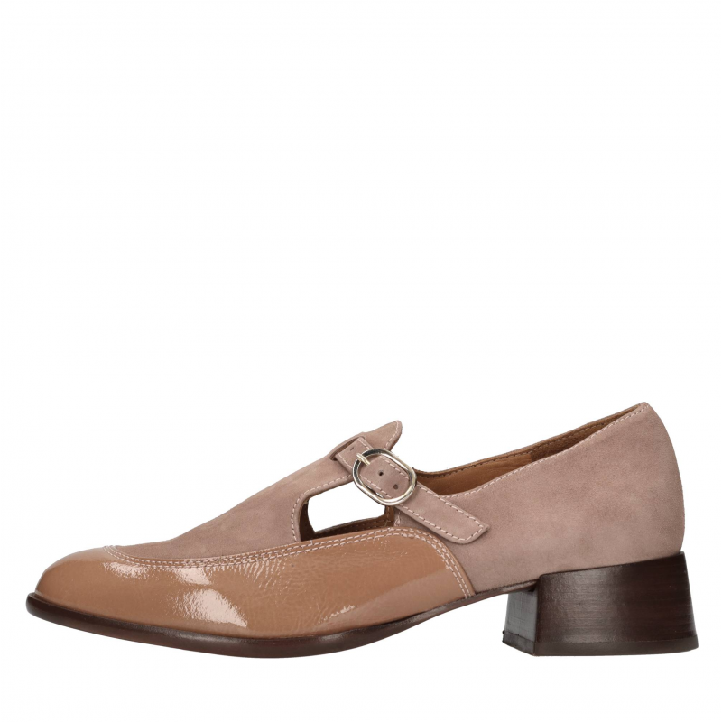 Chie Mihara Niedrige Schuhe Braun