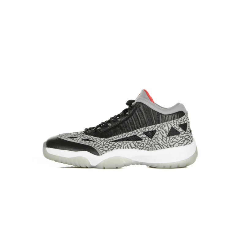 Niedriger Herrenschuh Air Jordan 11 Retro Low Ie Schwarz/Feuerrot/Zementgrau/WeiB